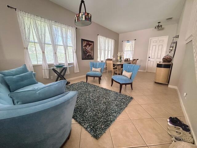 673 Gazetta Way
