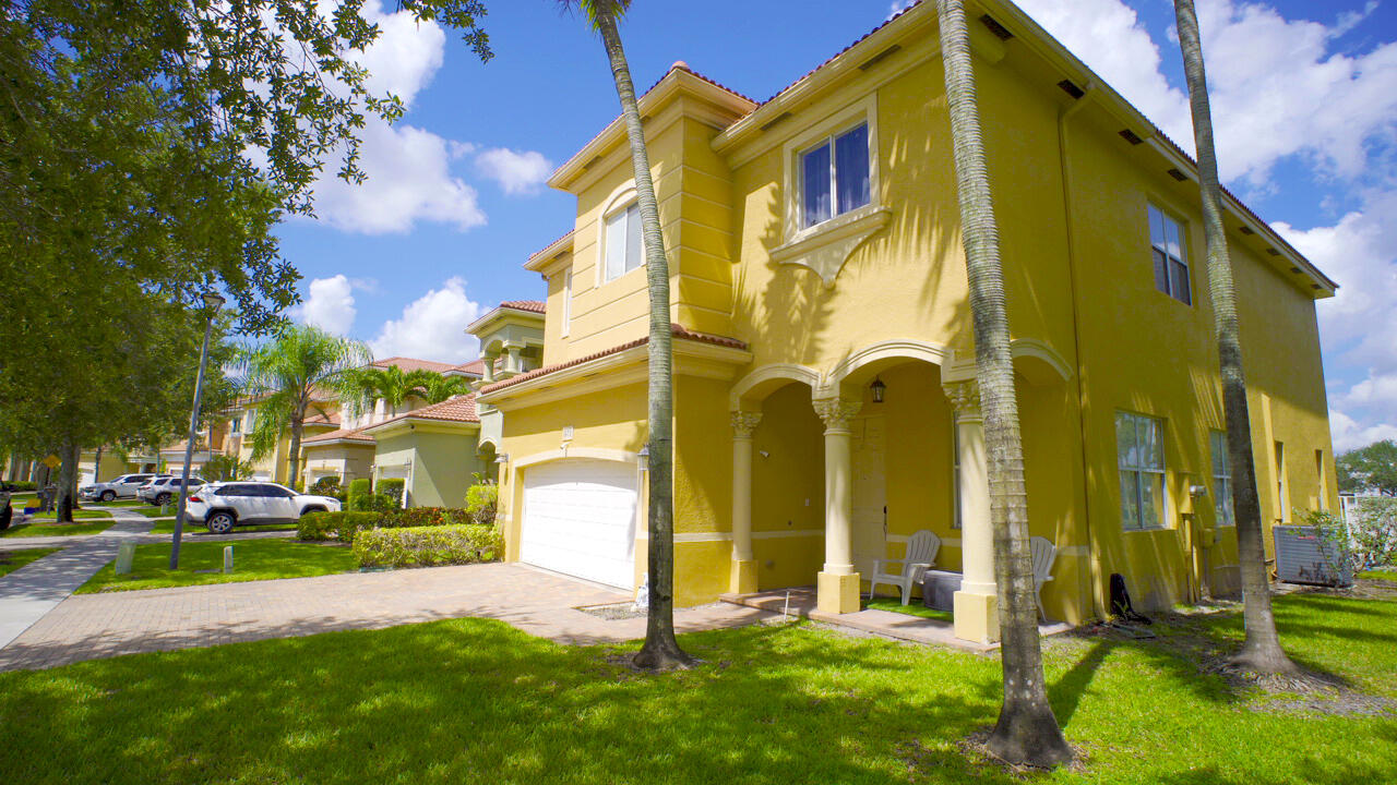 673 Gazetta Way