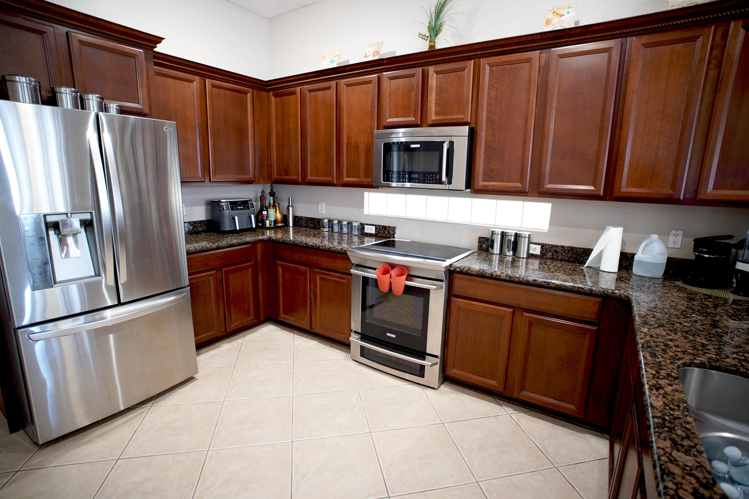 673 Gazetta Way