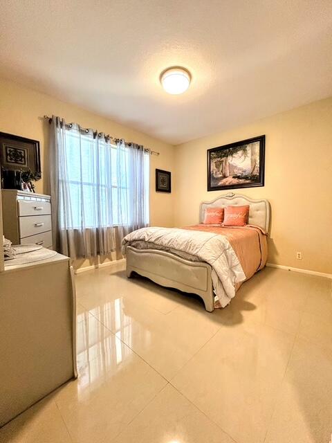 673 Gazetta Way
