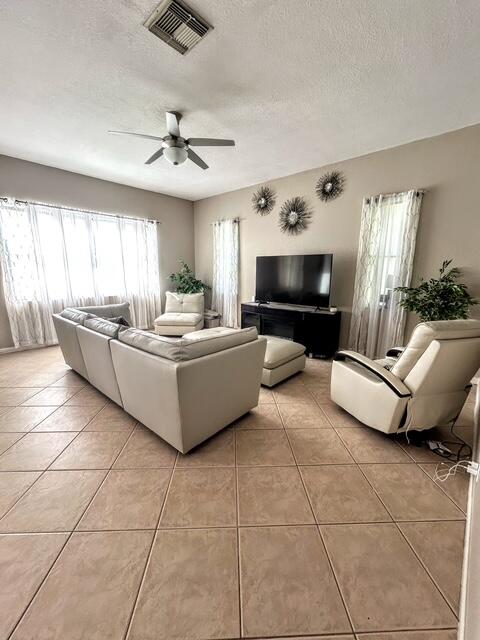 673 Gazetta Way