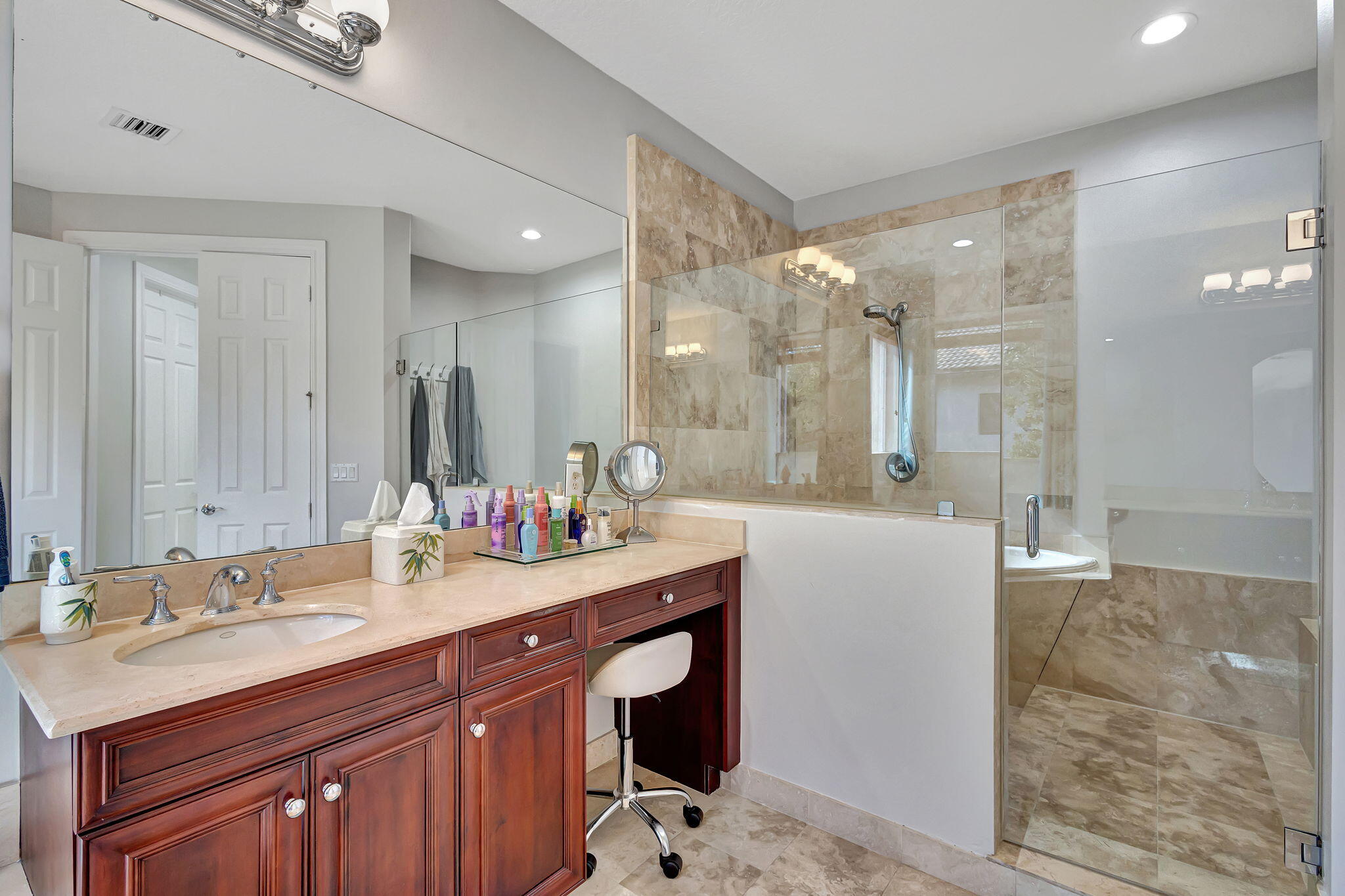 8107 Woodslanding Trail
