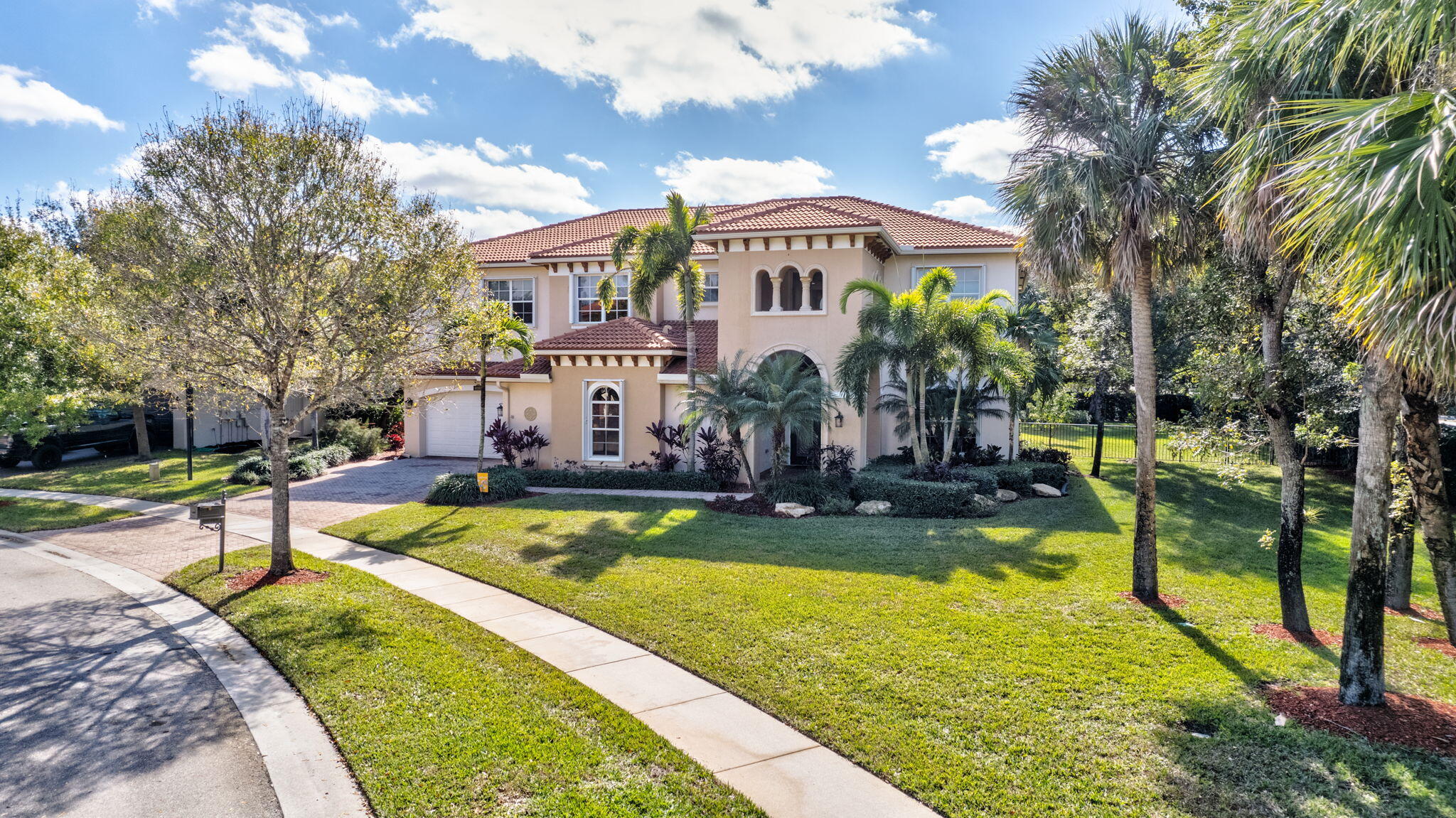 8107 Woodslanding Trail