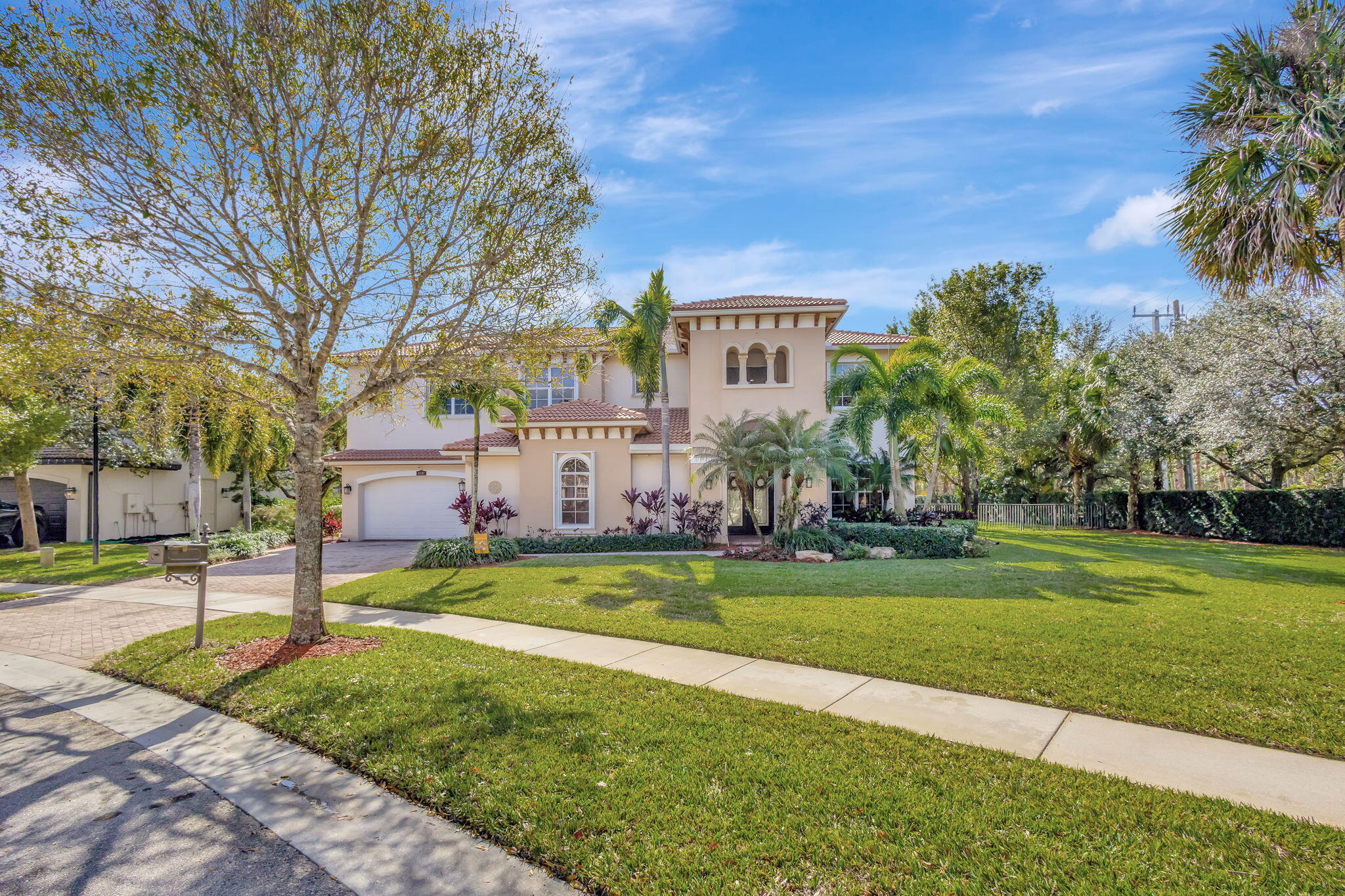 8107 Woodslanding Trail