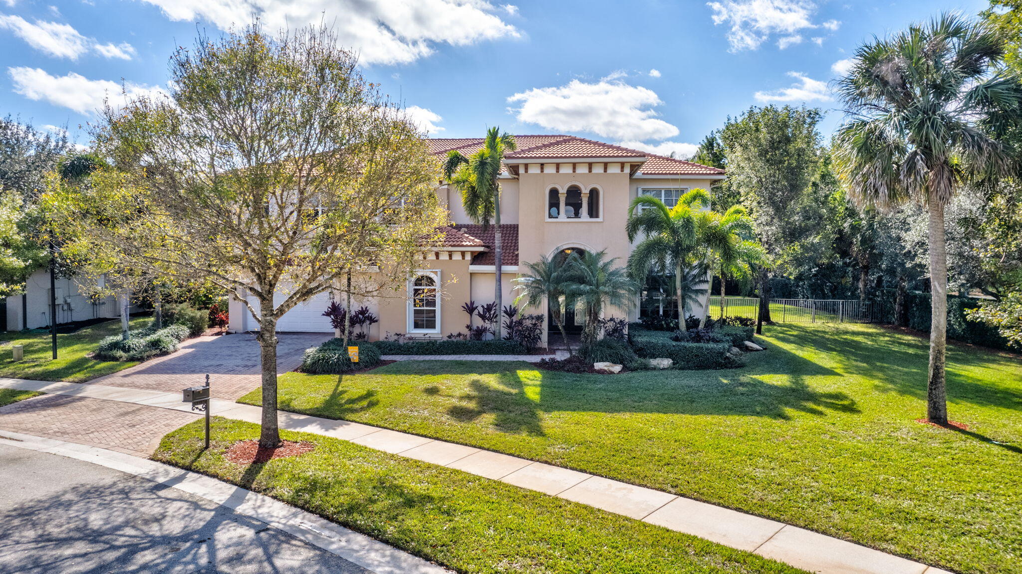 8107 Woodslanding Trail