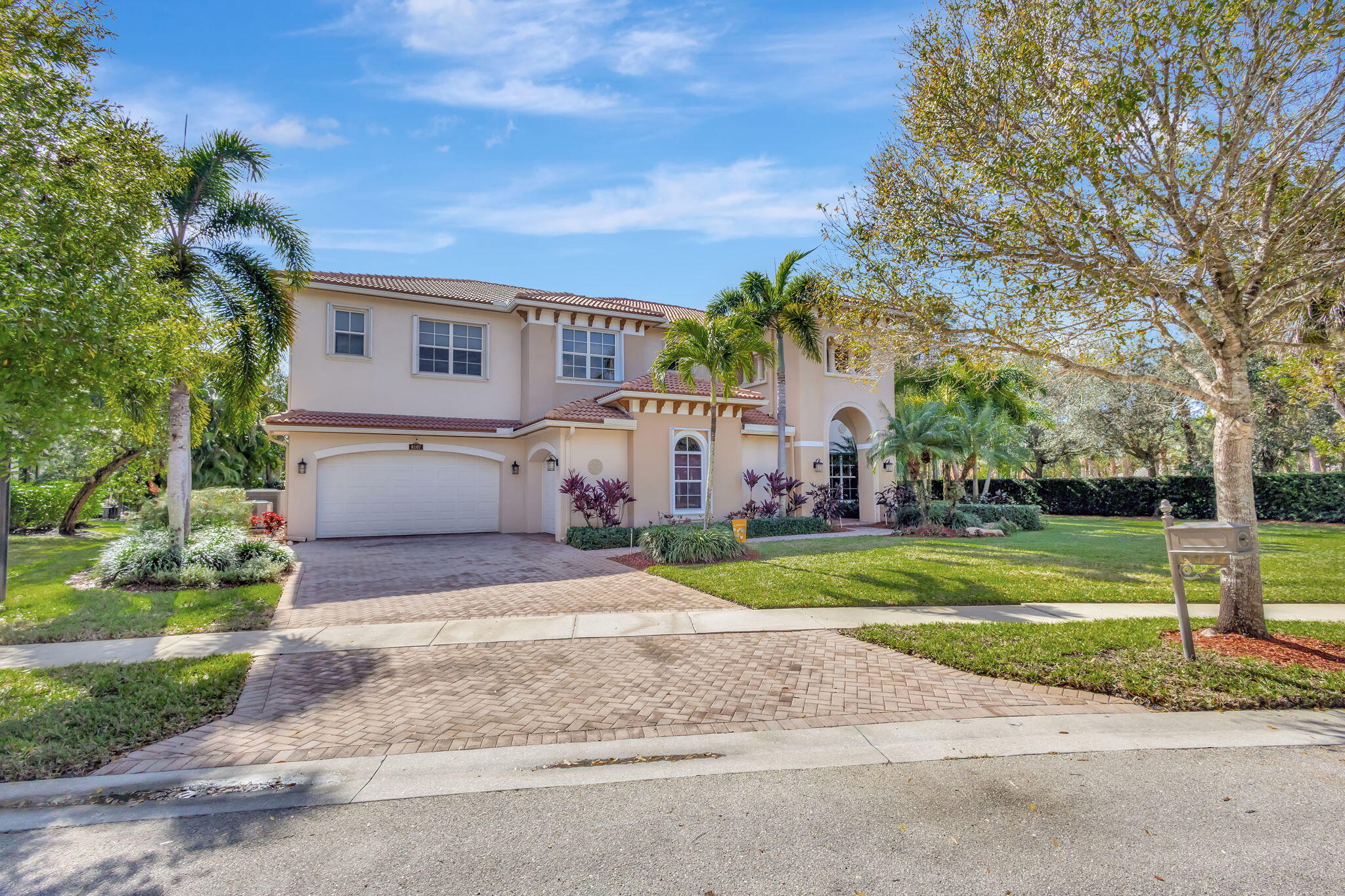 8107 Woodslanding Trail