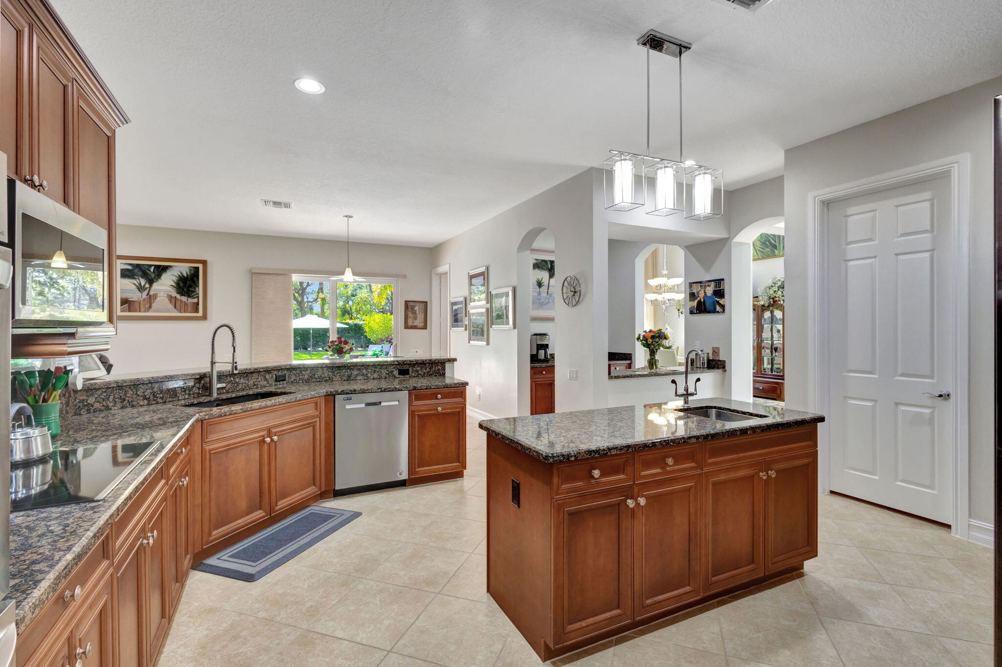 8107 Woodslanding Trail
