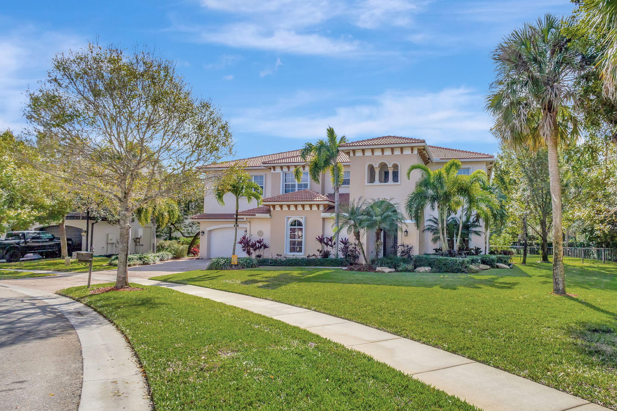 8107 Woodslanding Trail