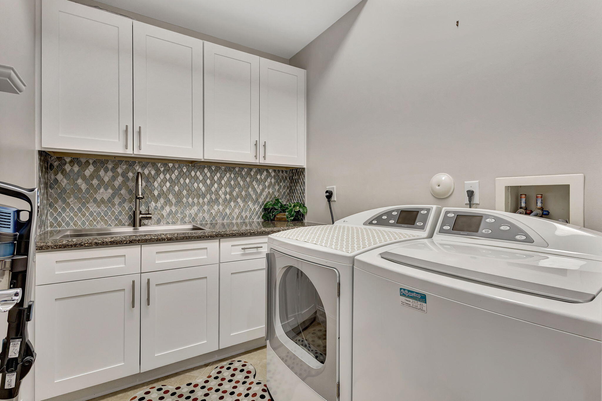 8107 Woodslanding Trail