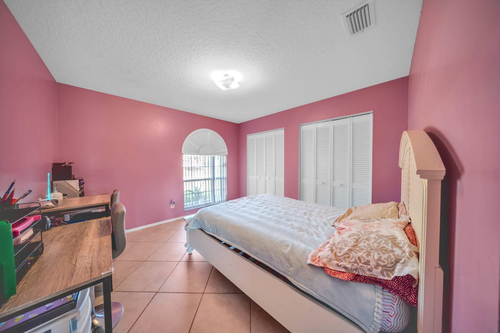 1121 Early Drive NW