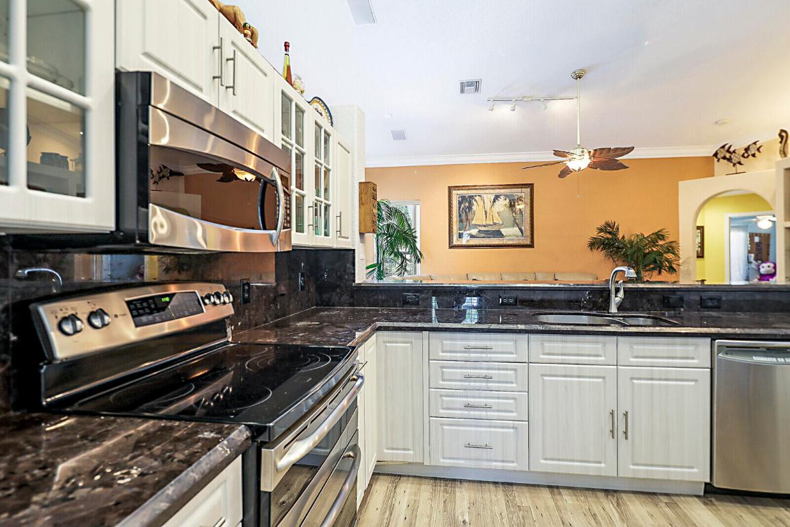 9525 Cross Creek Drive