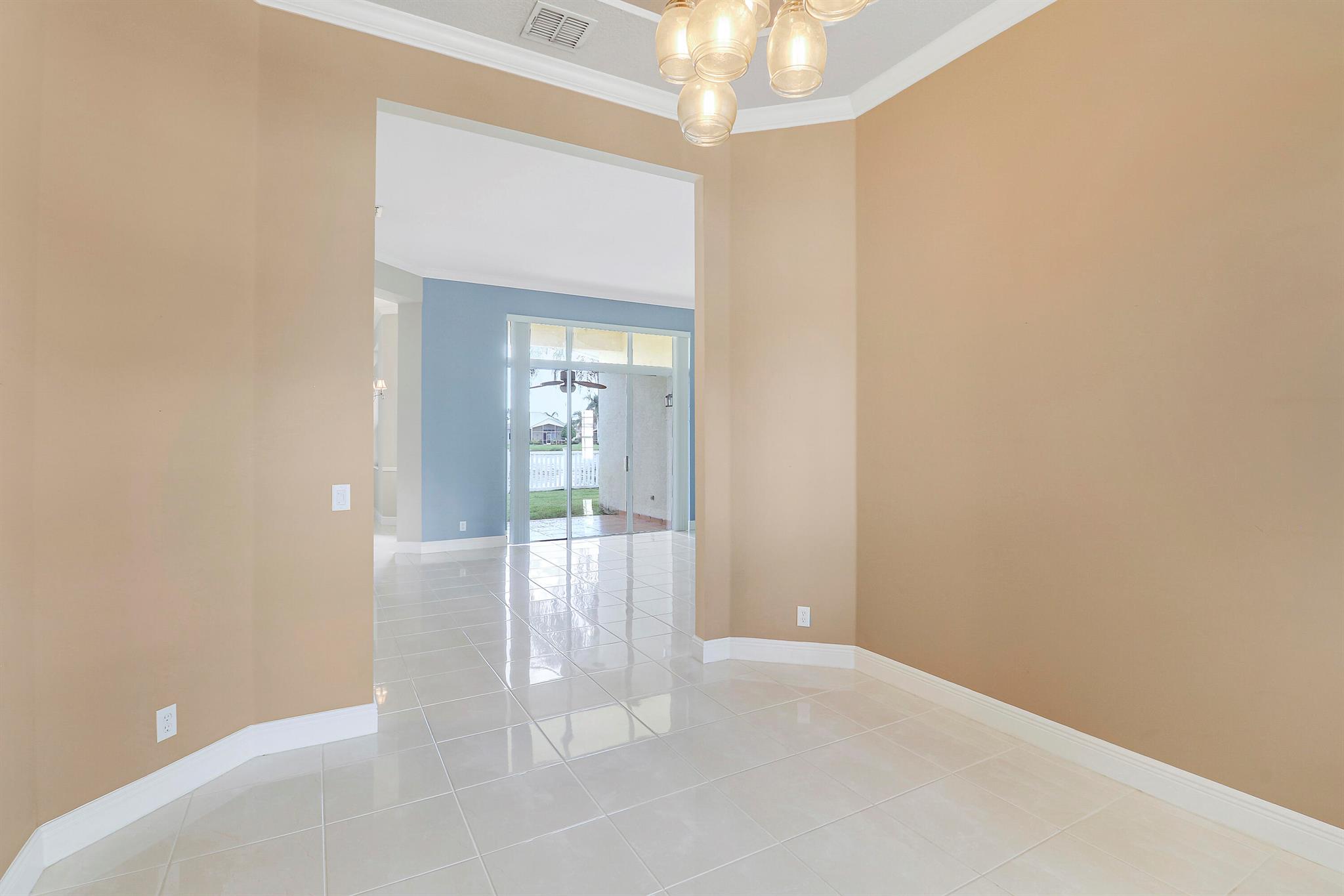 152 NW Magnolia Lakes Boulevard