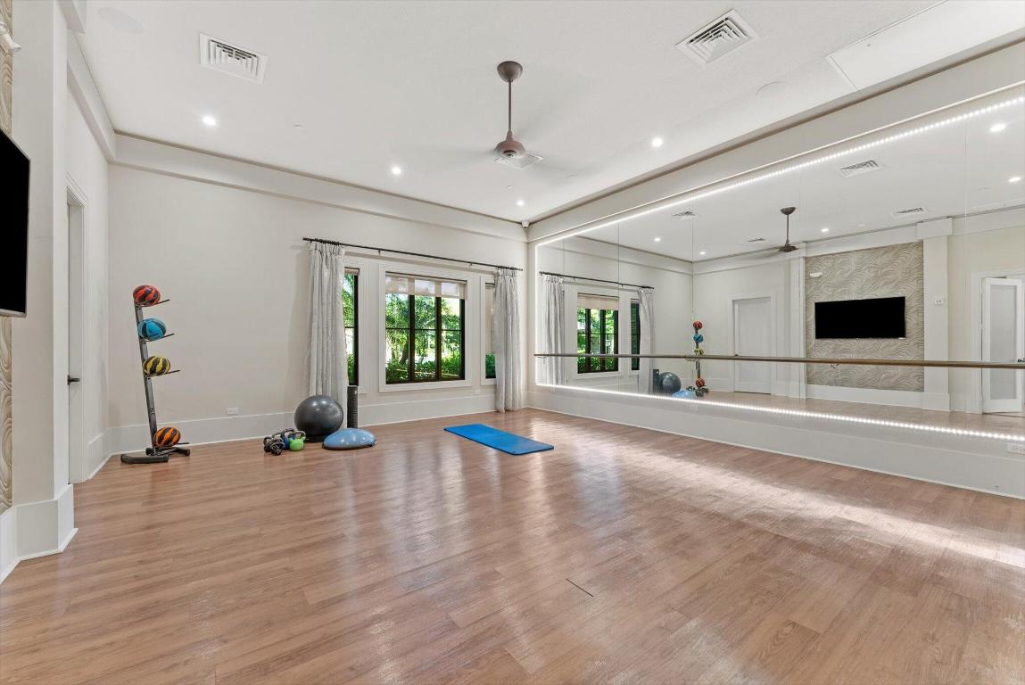 8195 Grand Prix Lane