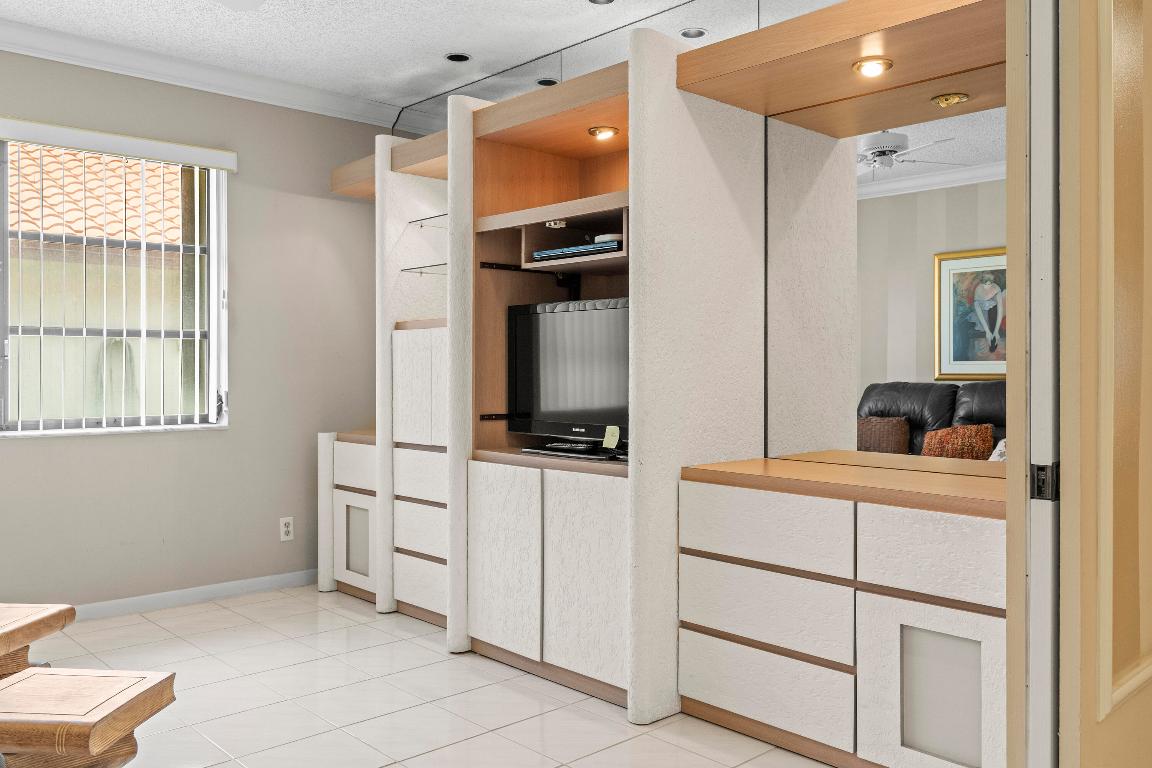 6067 Kings Gate Circle