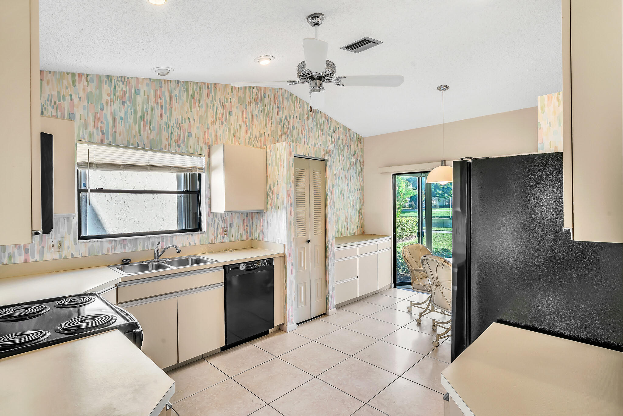 2594 NW 12th Street