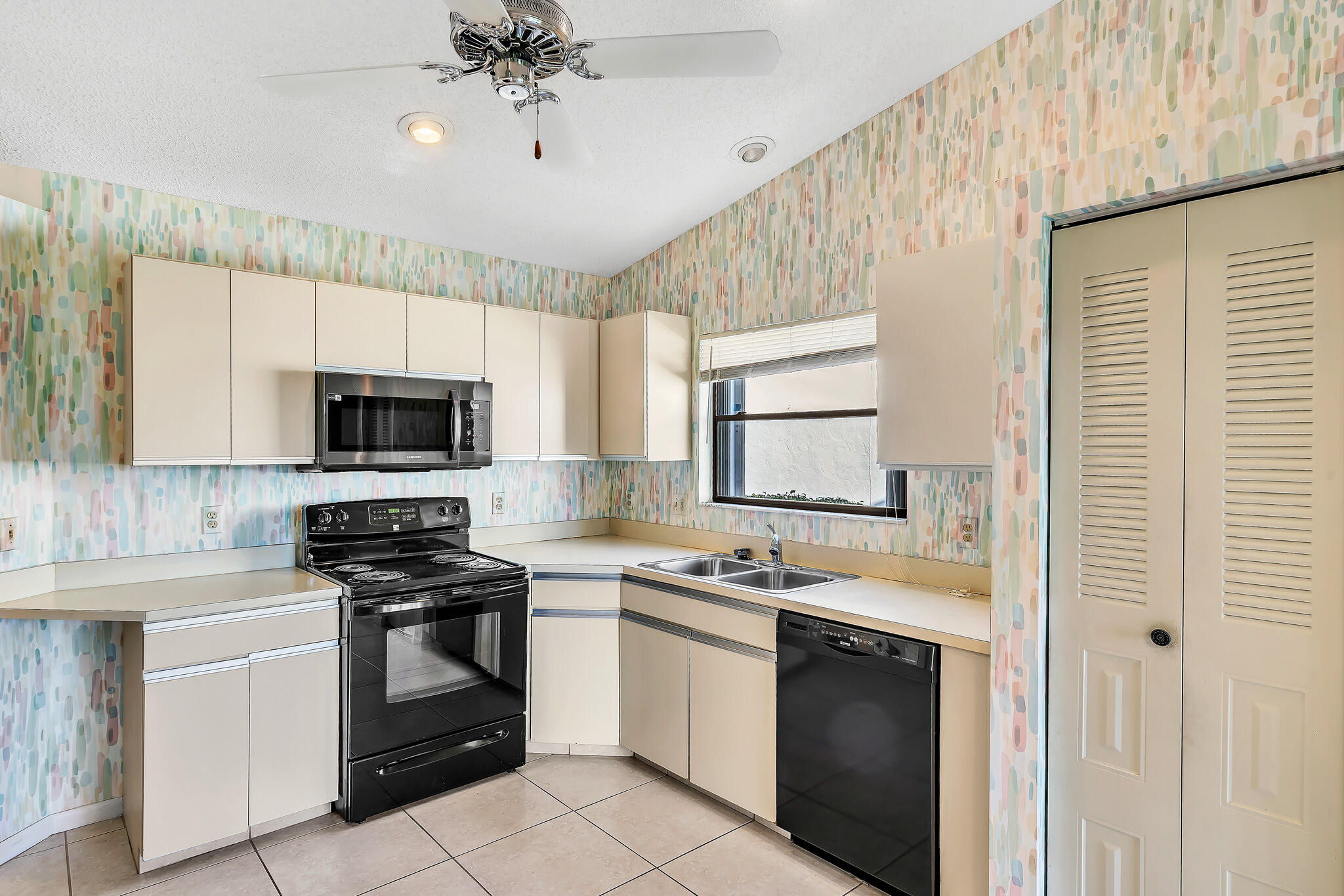 2594 NW 12th Street