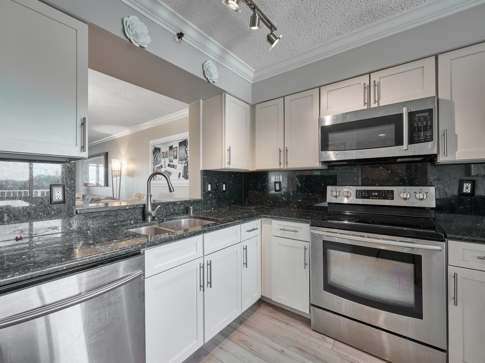 14112 Huntington Pointe Drive 401