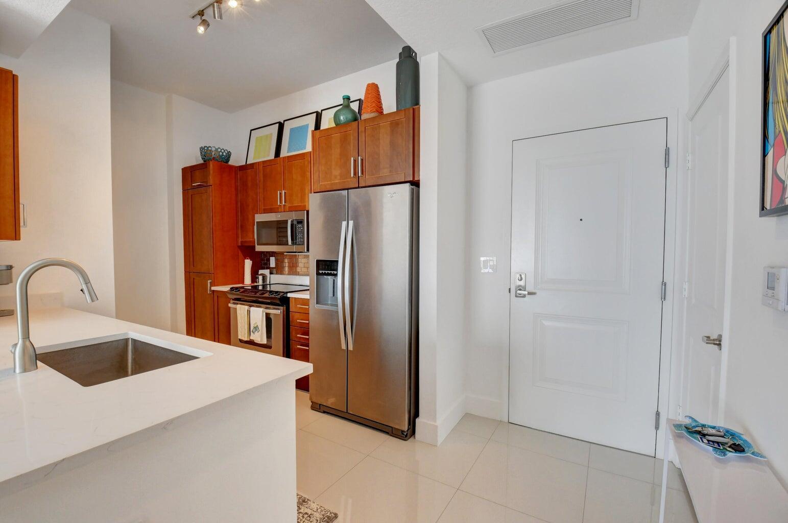450 N Federal Highway Ph03
