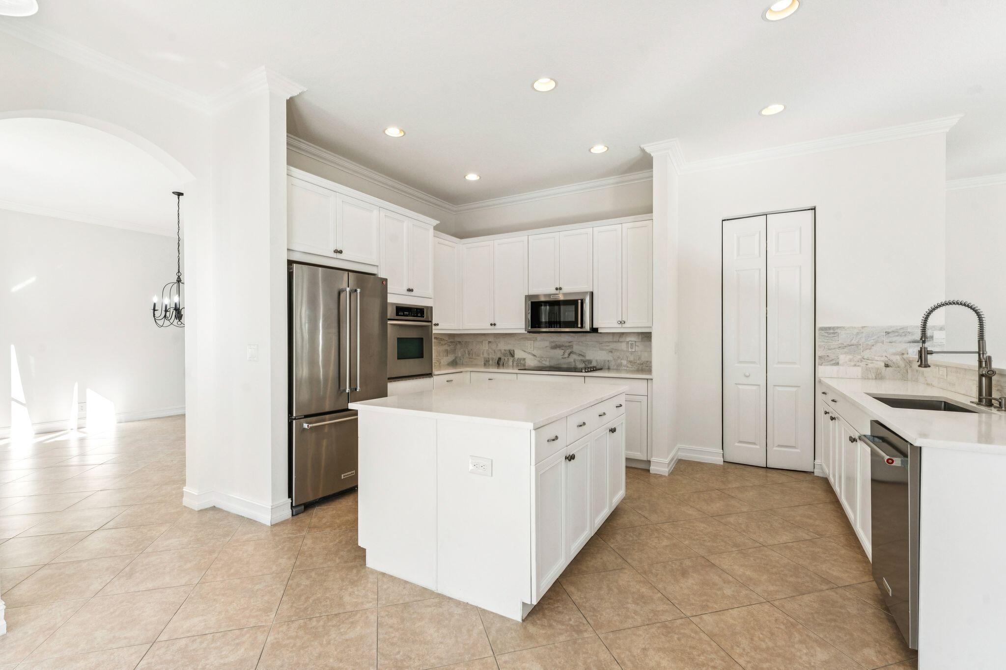 8697 Cobblestone Point Circle