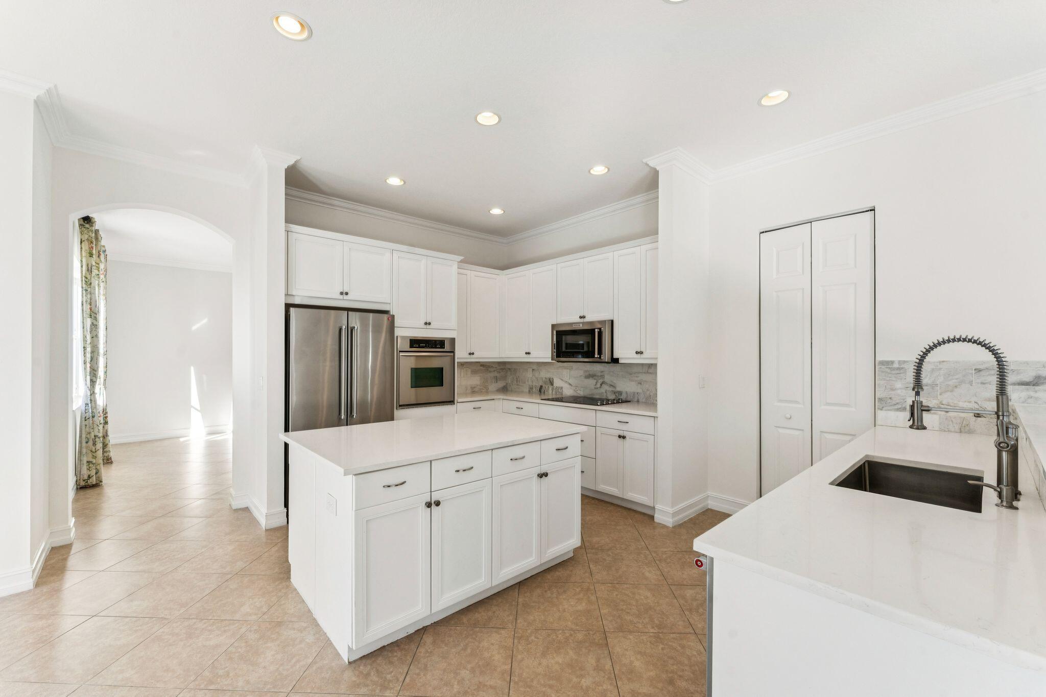 8697 Cobblestone Point Circle