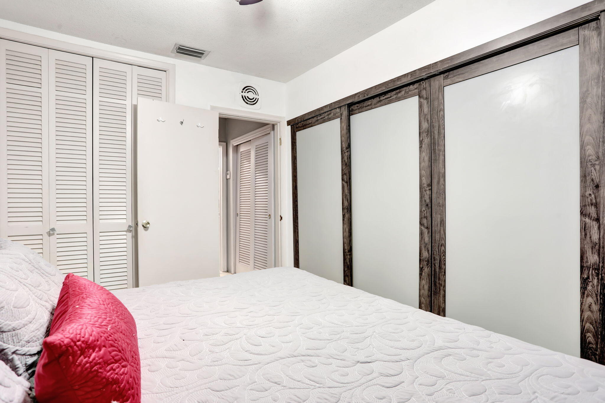 2131 NE 42nd Court 210e