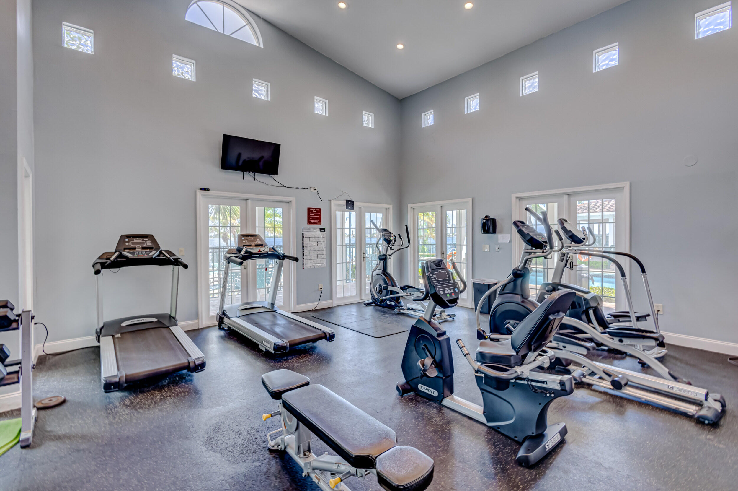 1050 Lake Shore Drive 204