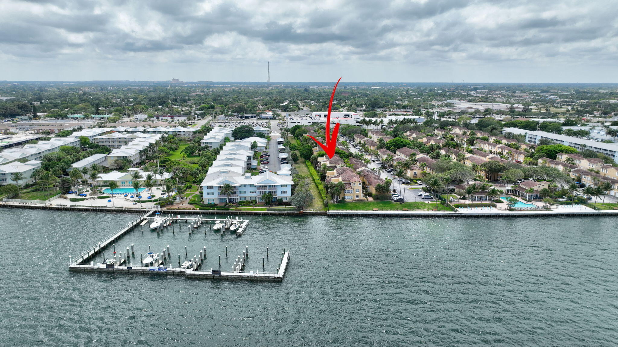 1050 Lake Shore Drive 204