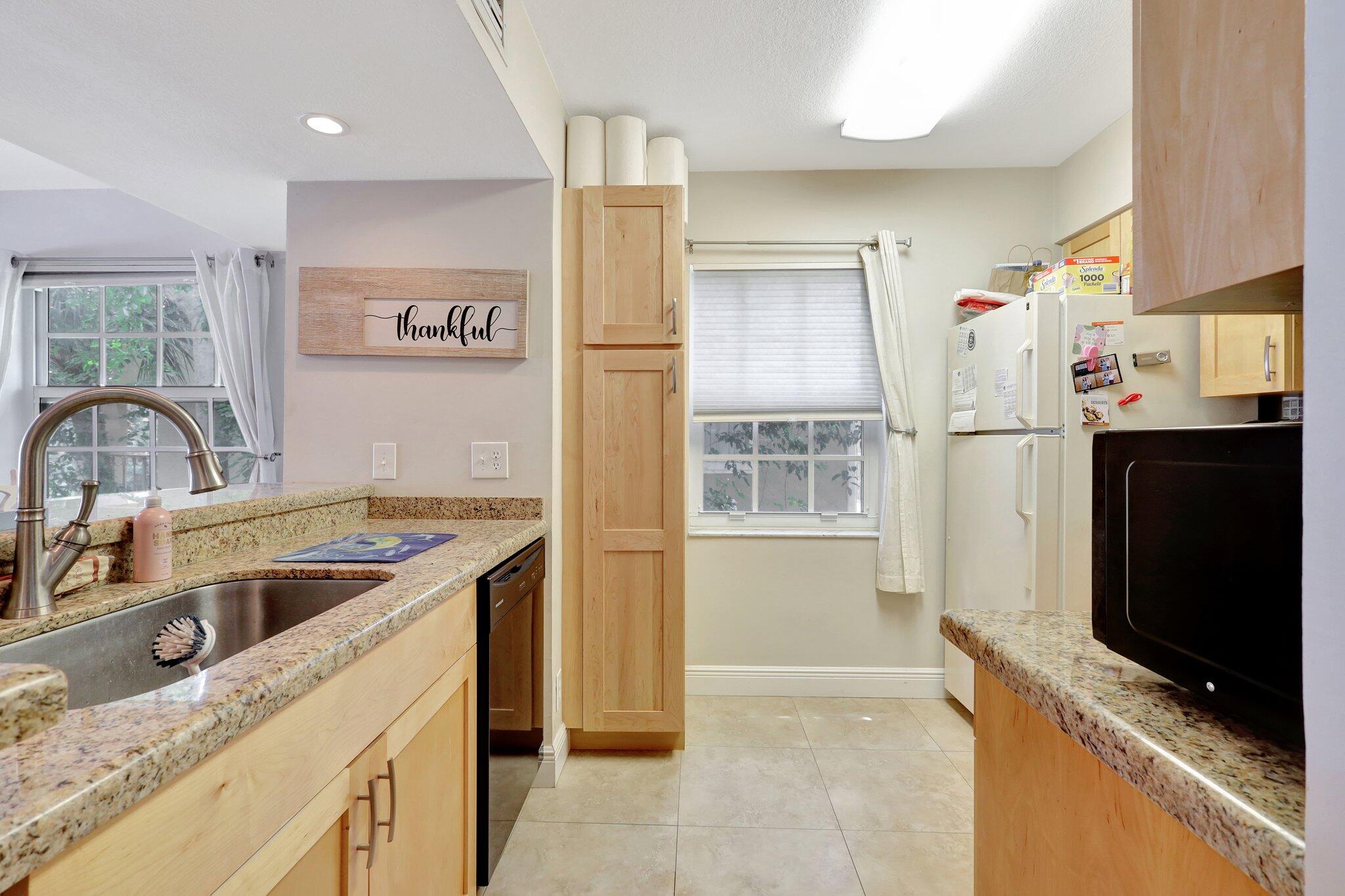 1050 Lake Shore Drive 204