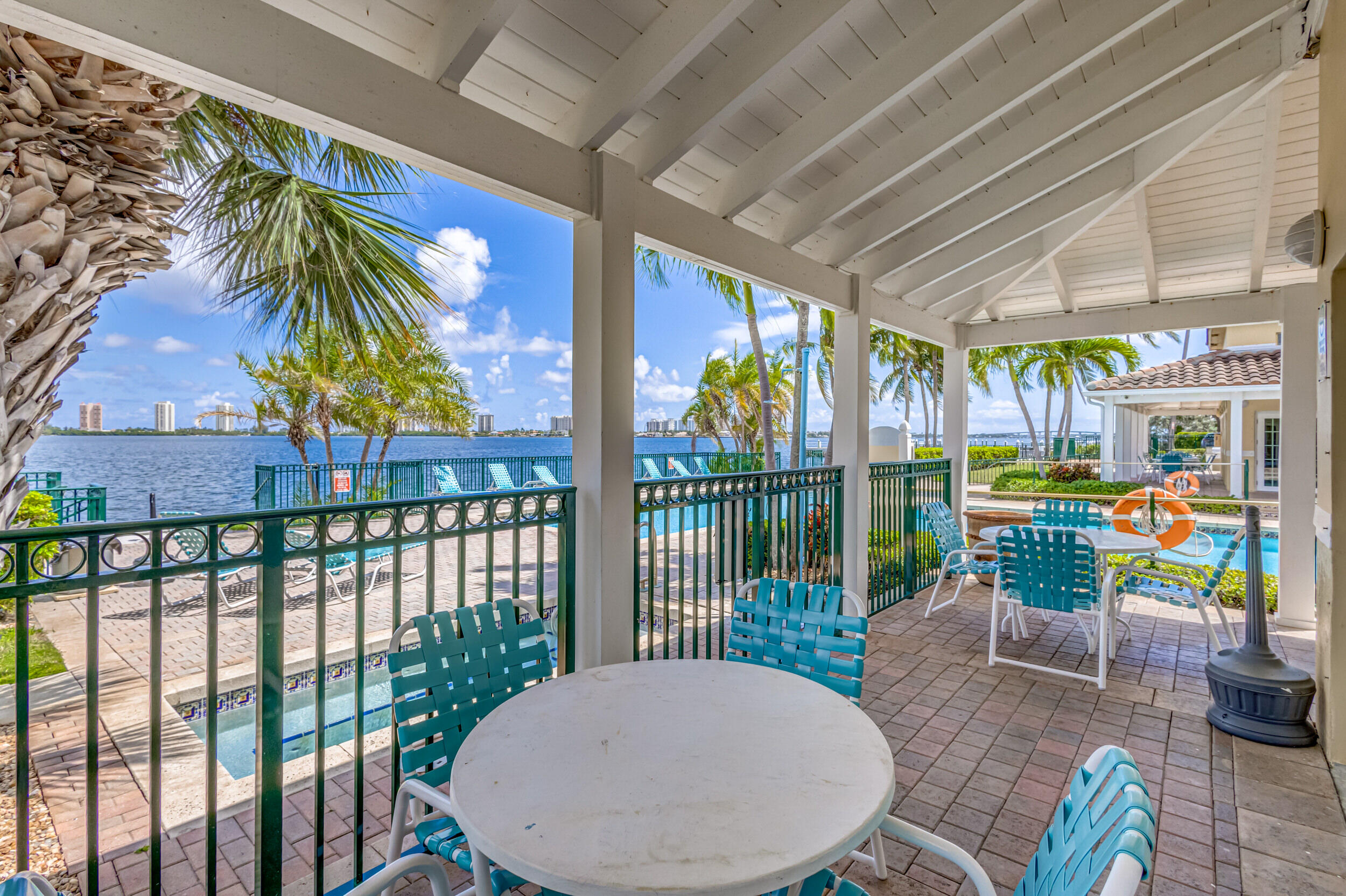 1050 Lake Shore Drive 204