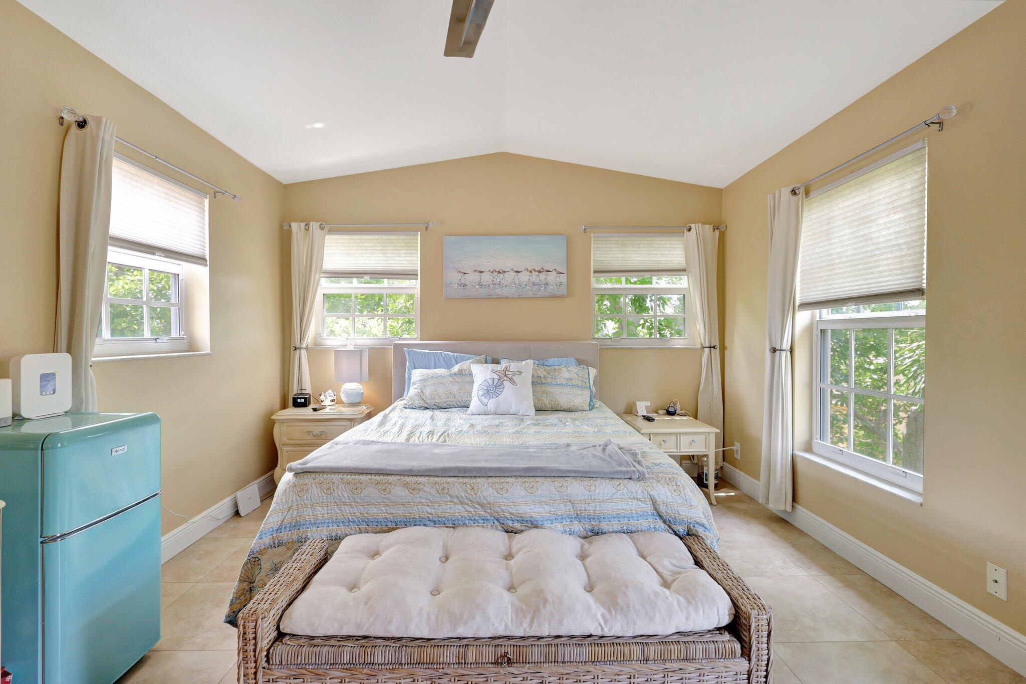 1050 Lake Shore Drive 204