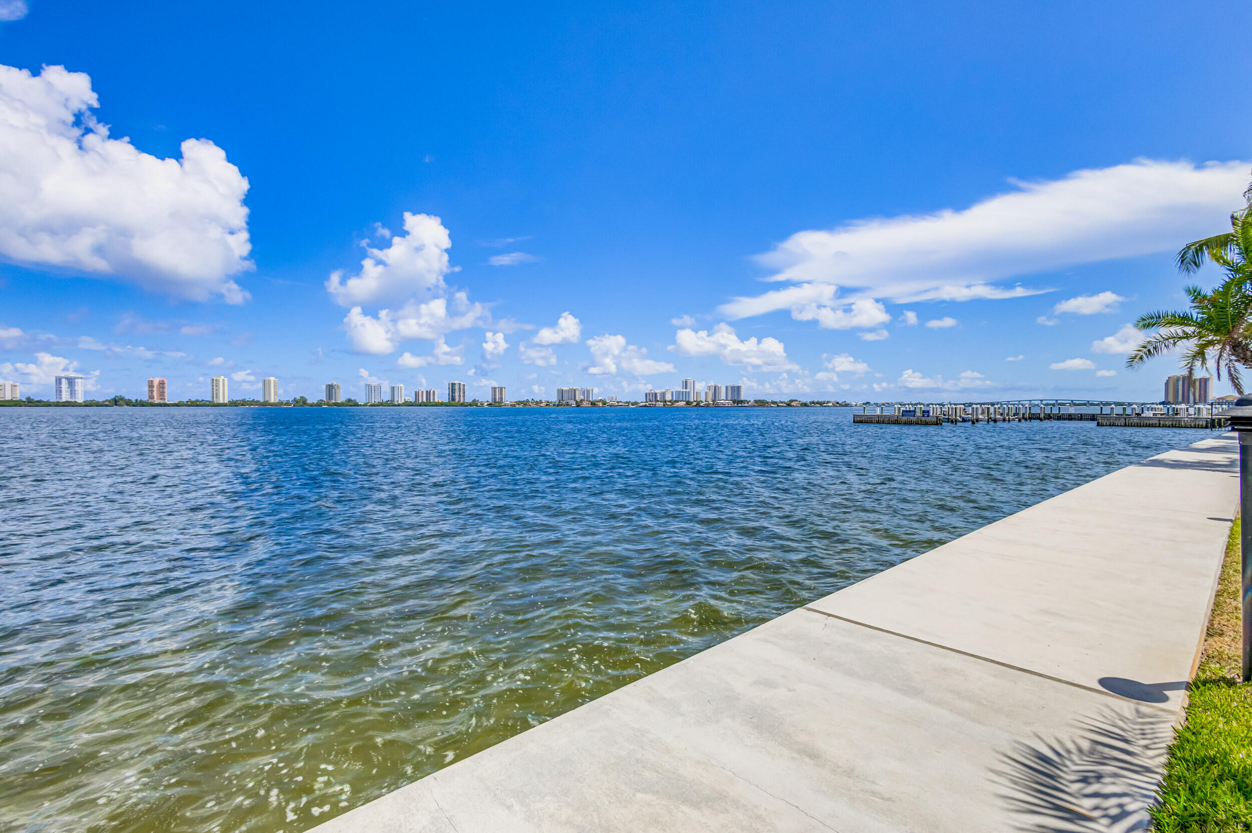 1050 Lake Shore Drive 204