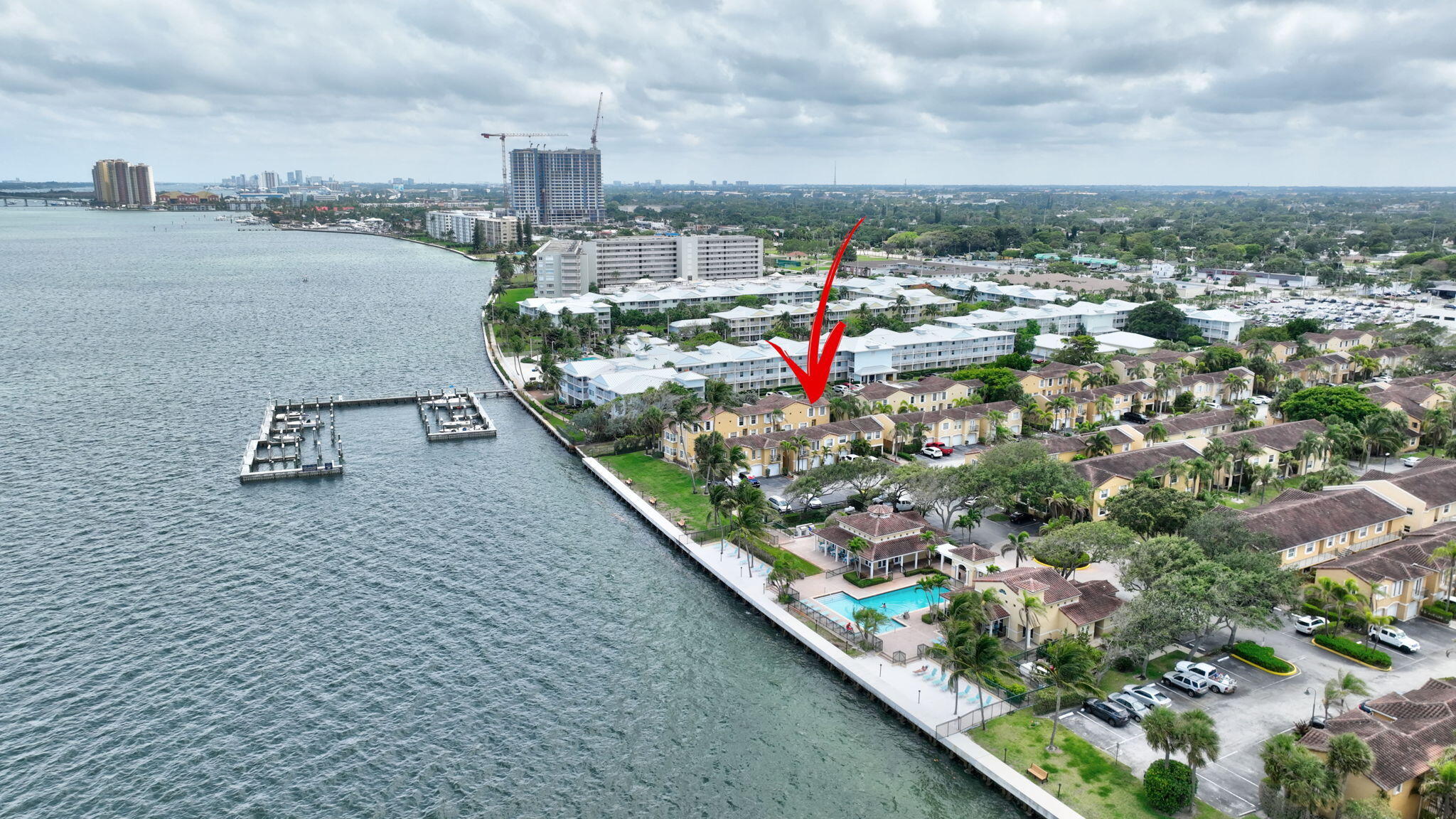 1050 Lake Shore Drive 204