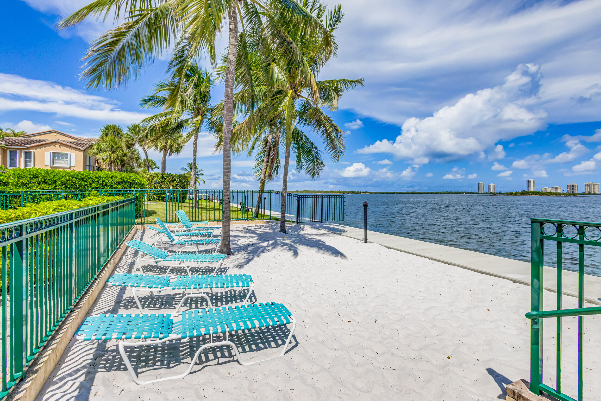1050 Lake Shore Drive 204