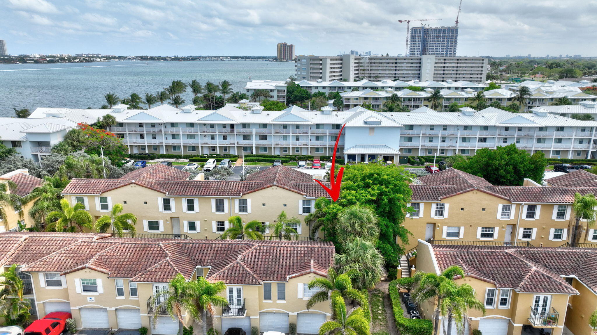 1050 Lake Shore Drive 204