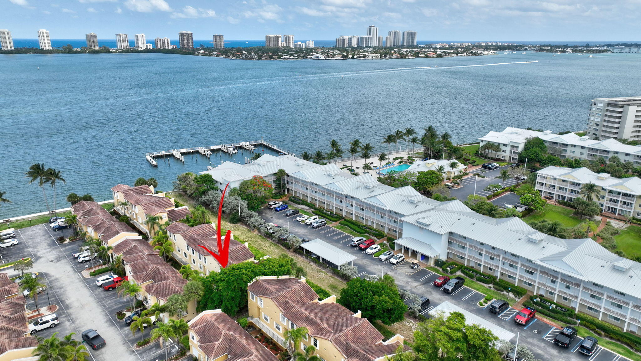 1050 Lake Shore Drive 204