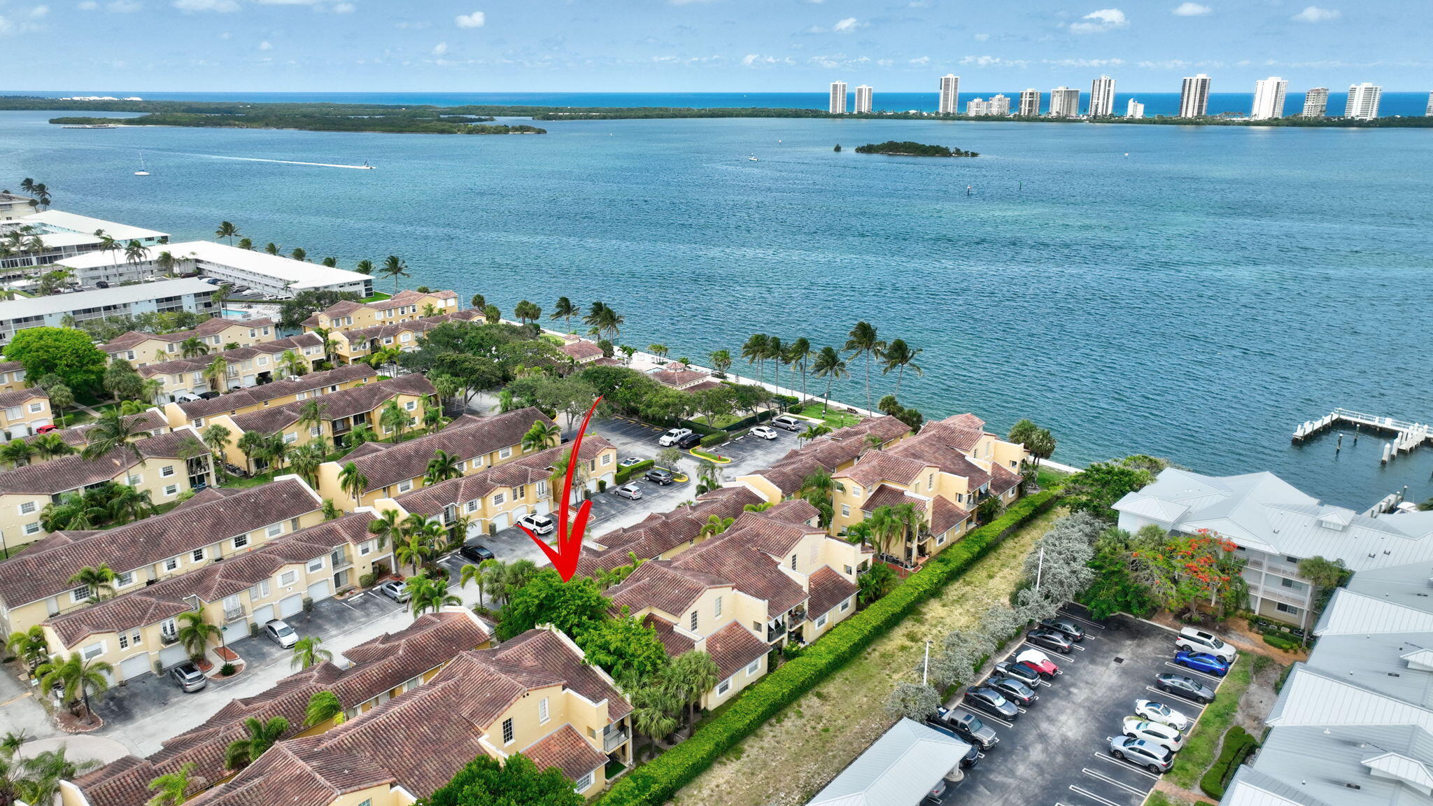 1050 Lake Shore Drive 204