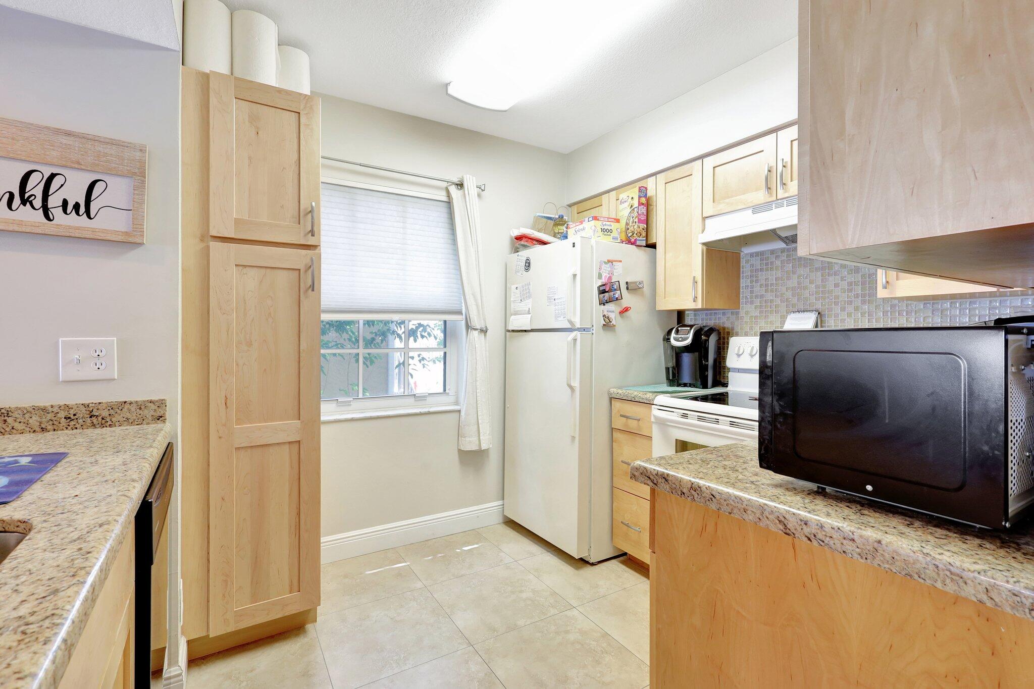 1050 Lake Shore Drive 204