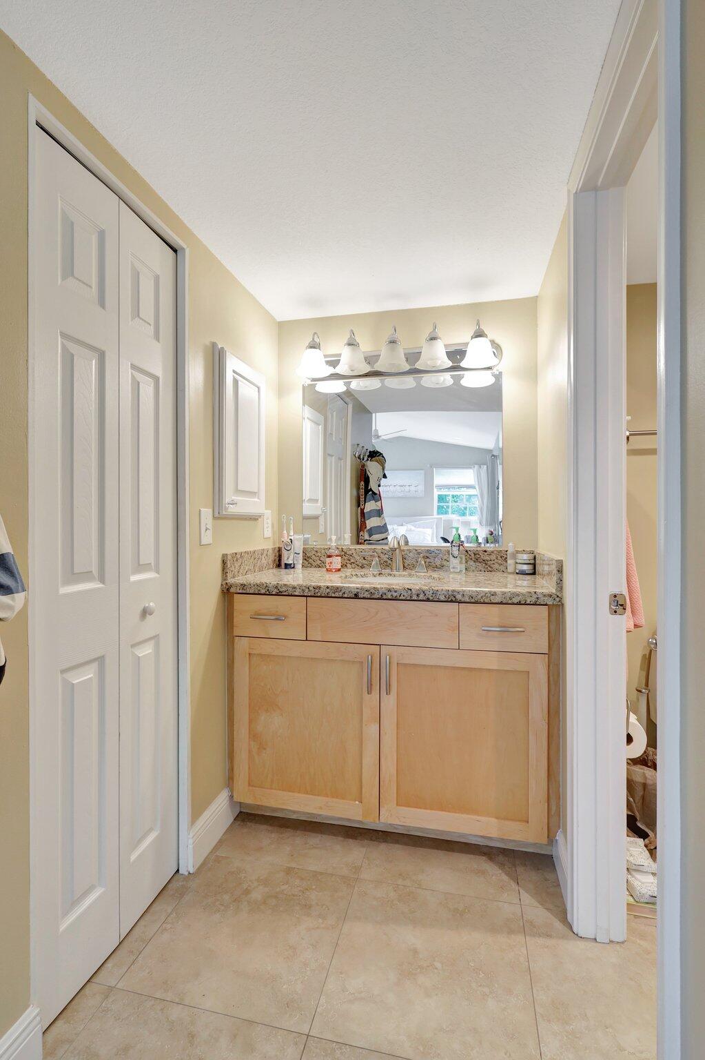 1050 Lake Shore Drive 204