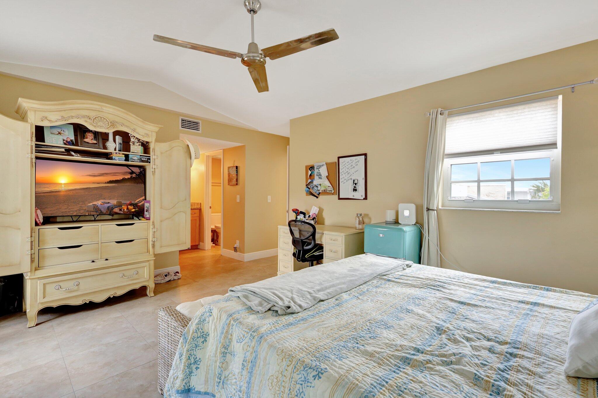 1050 Lake Shore Drive 204