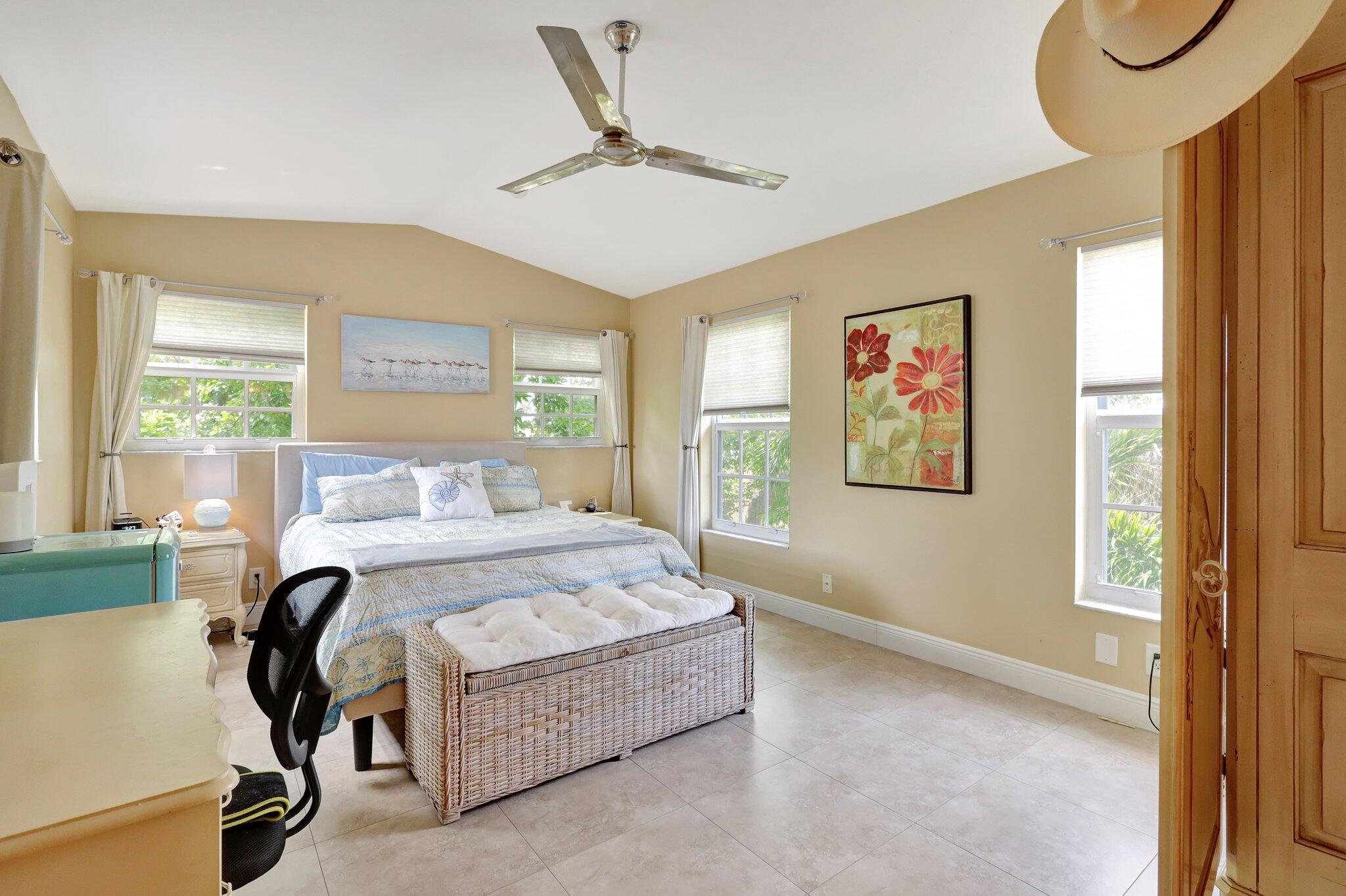 1050 Lake Shore Drive 204
