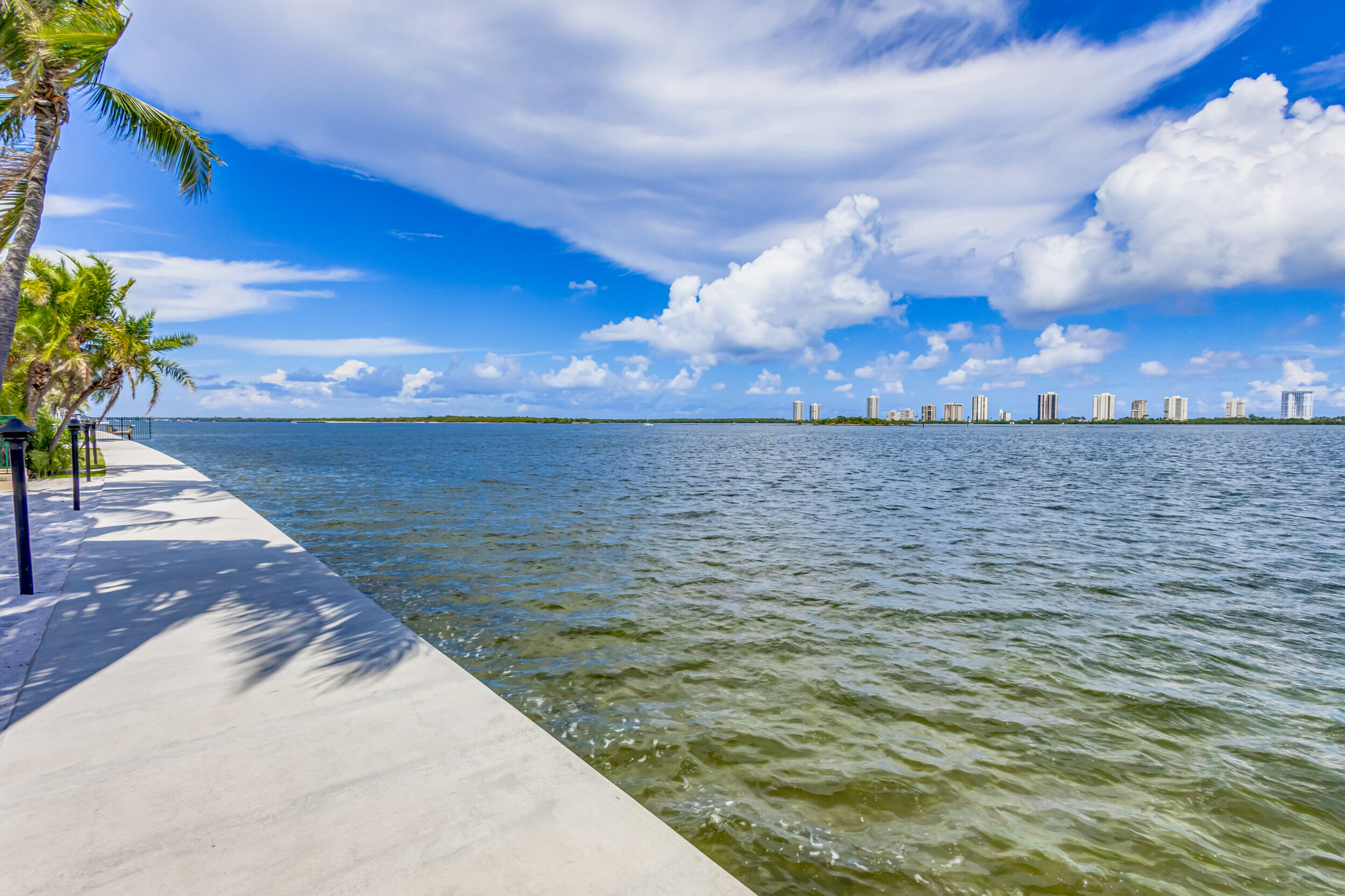 1050 Lake Shore Drive 204