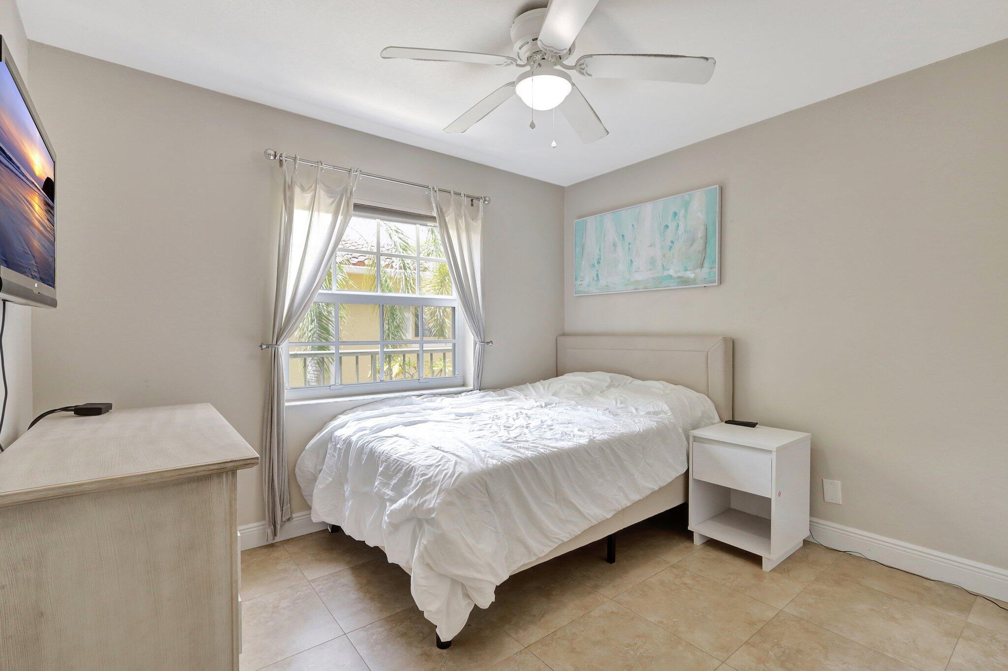 1050 Lake Shore Drive 204