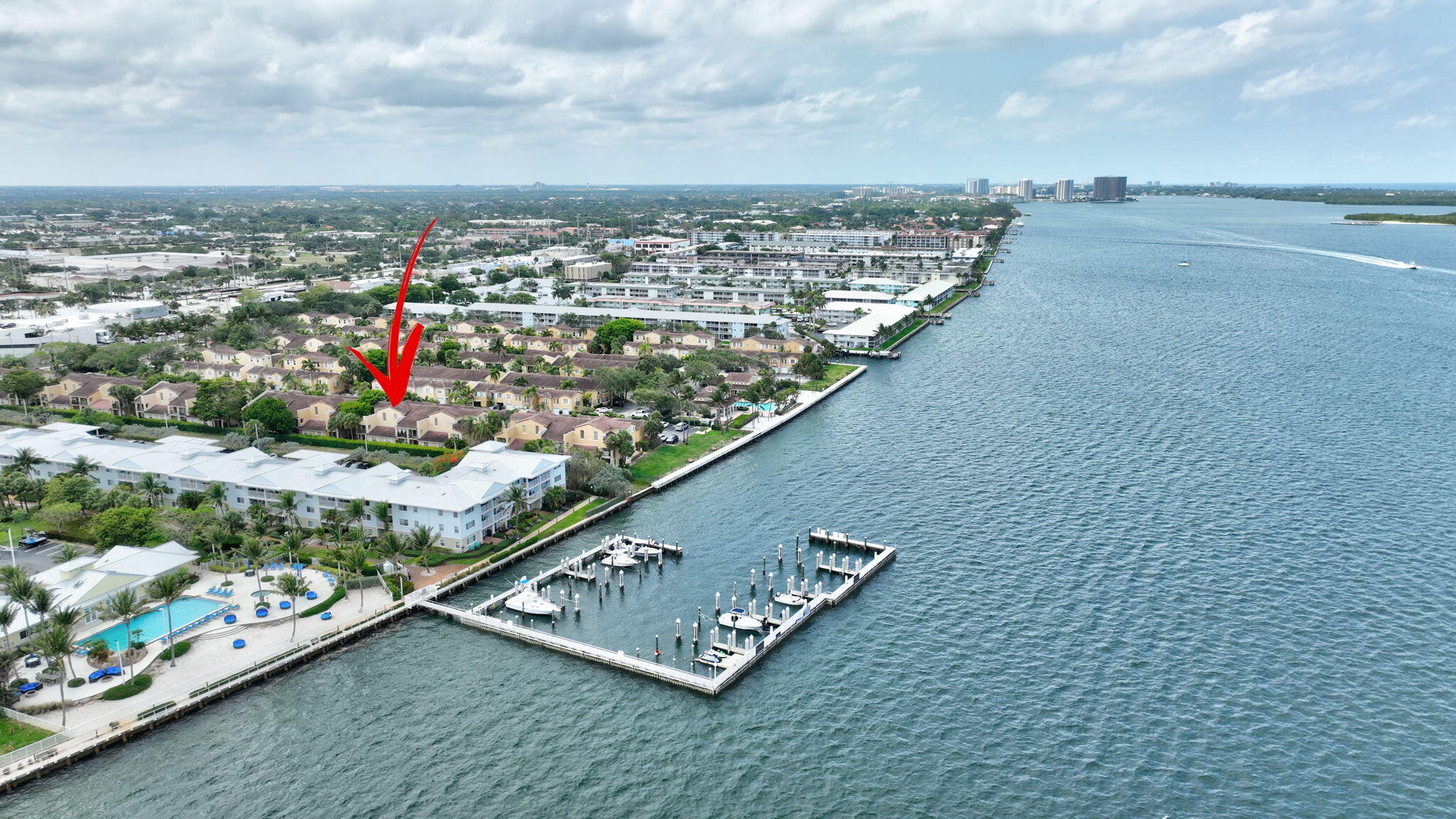 1050 Lake Shore Drive 204