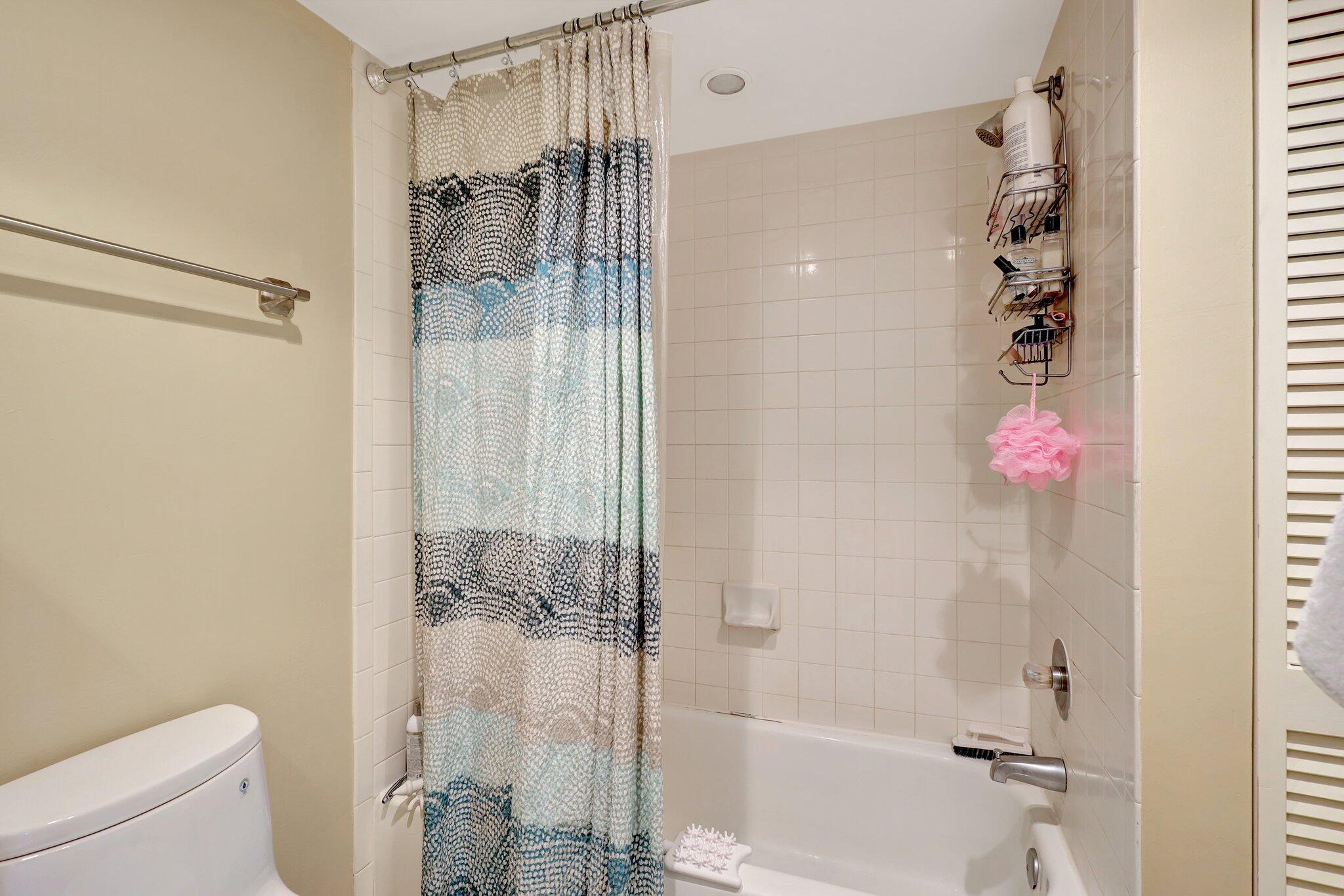 1050 Lake Shore Drive 204