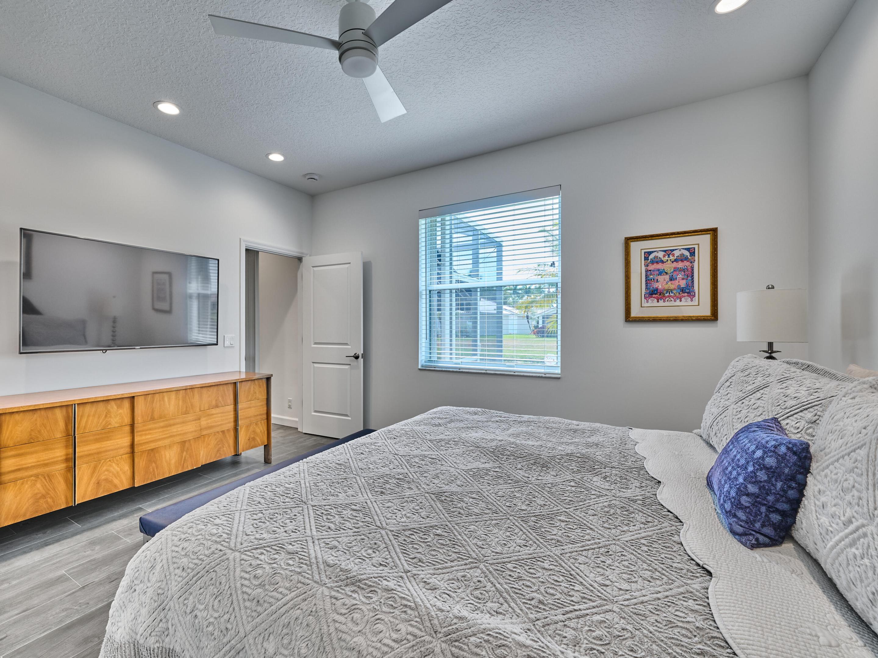 5786 Island Reach Lane