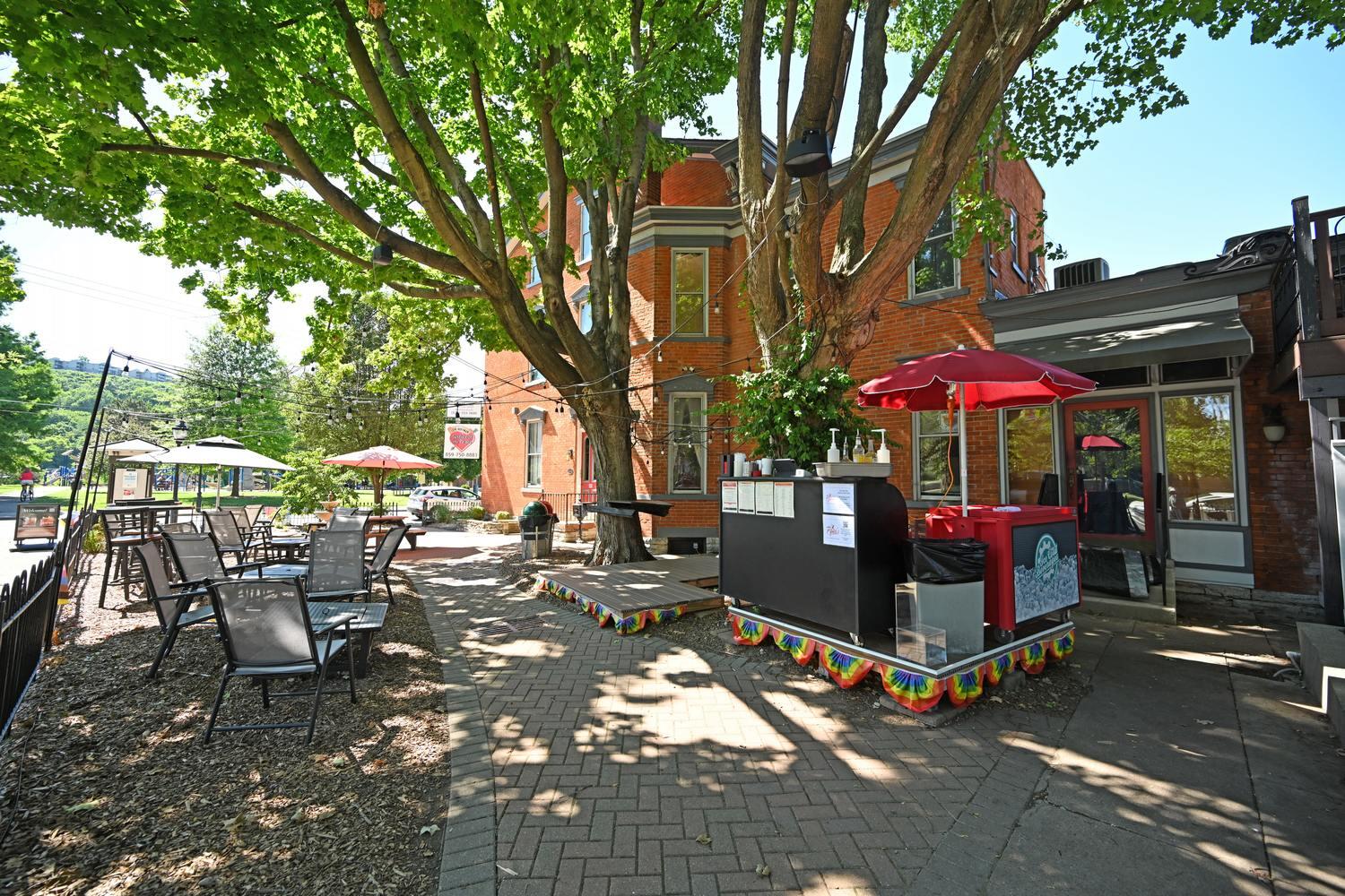 526 Philadelphia Street, 28