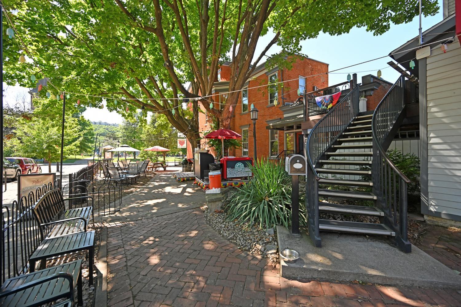 526 Philadelphia Street, 28