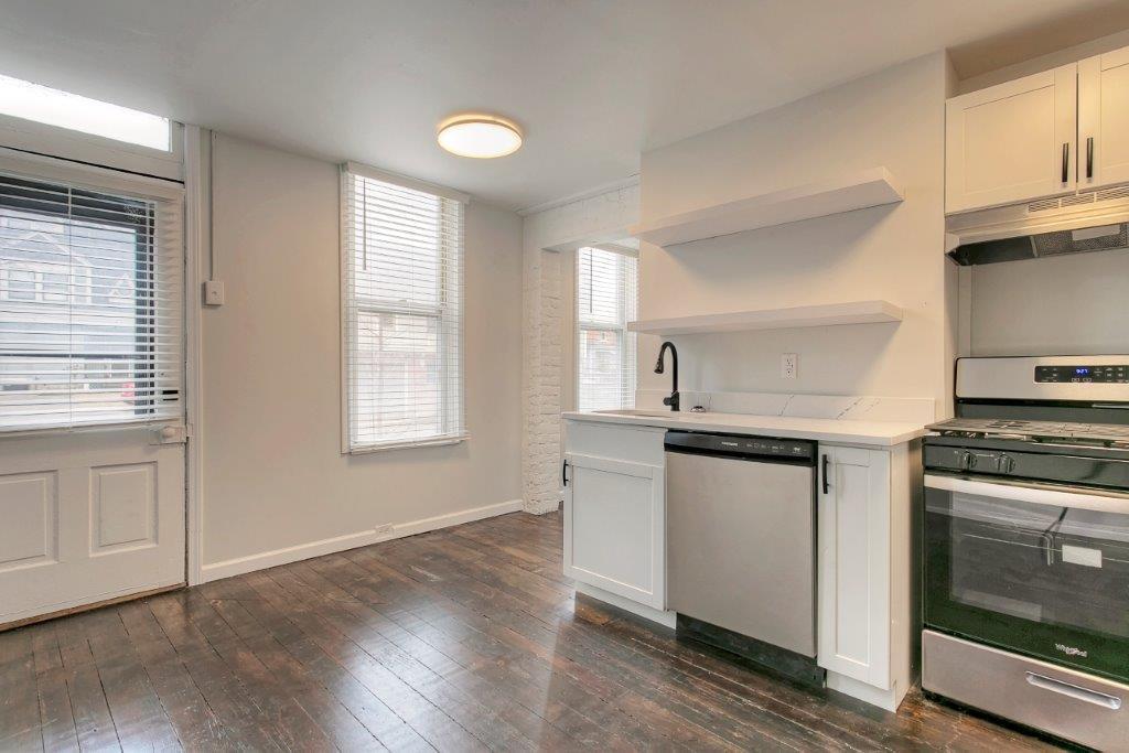 517 Sanford Street, 1