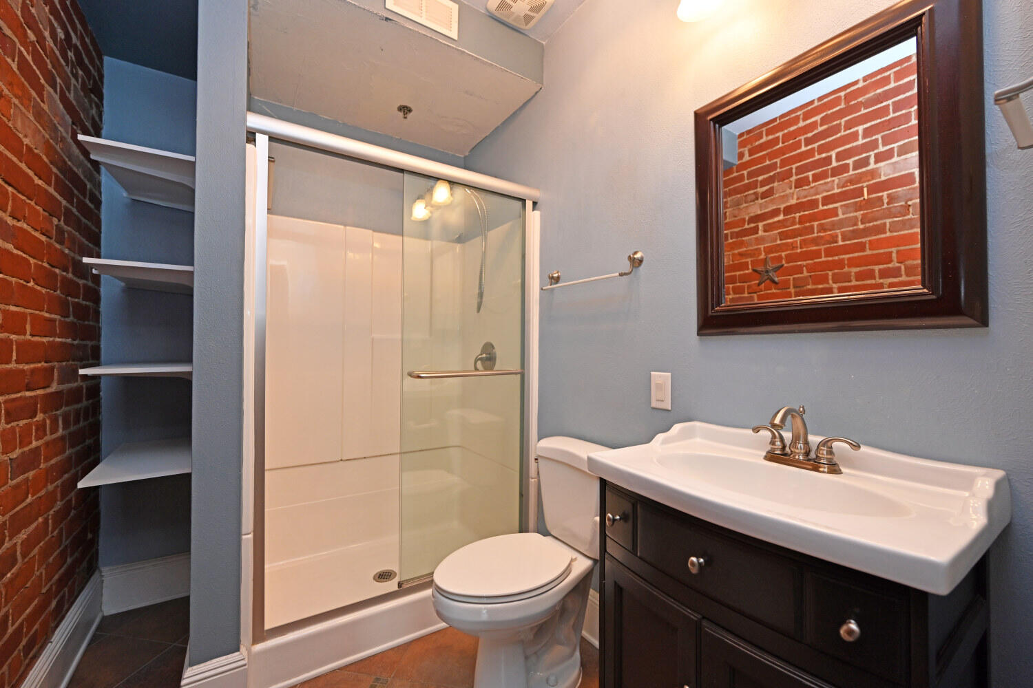 803 E 6th Street, 205