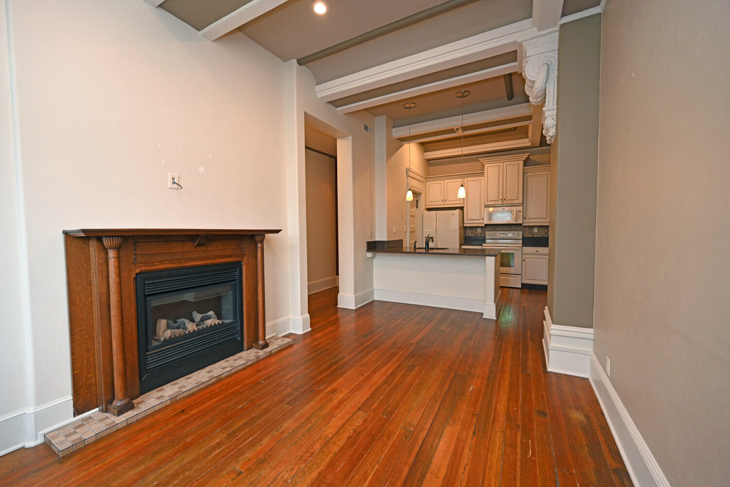 803 E 6th Street, 205